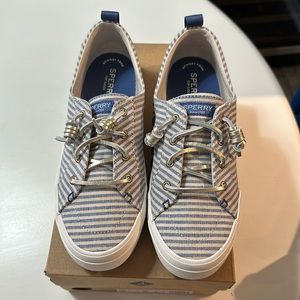 Sperry Crest Vibe MTLC Stripe Blue/Gold Shoe Sneaker Size 9